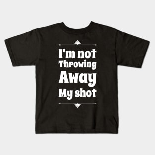 I'm not throwing away my shot Kids T-Shirt